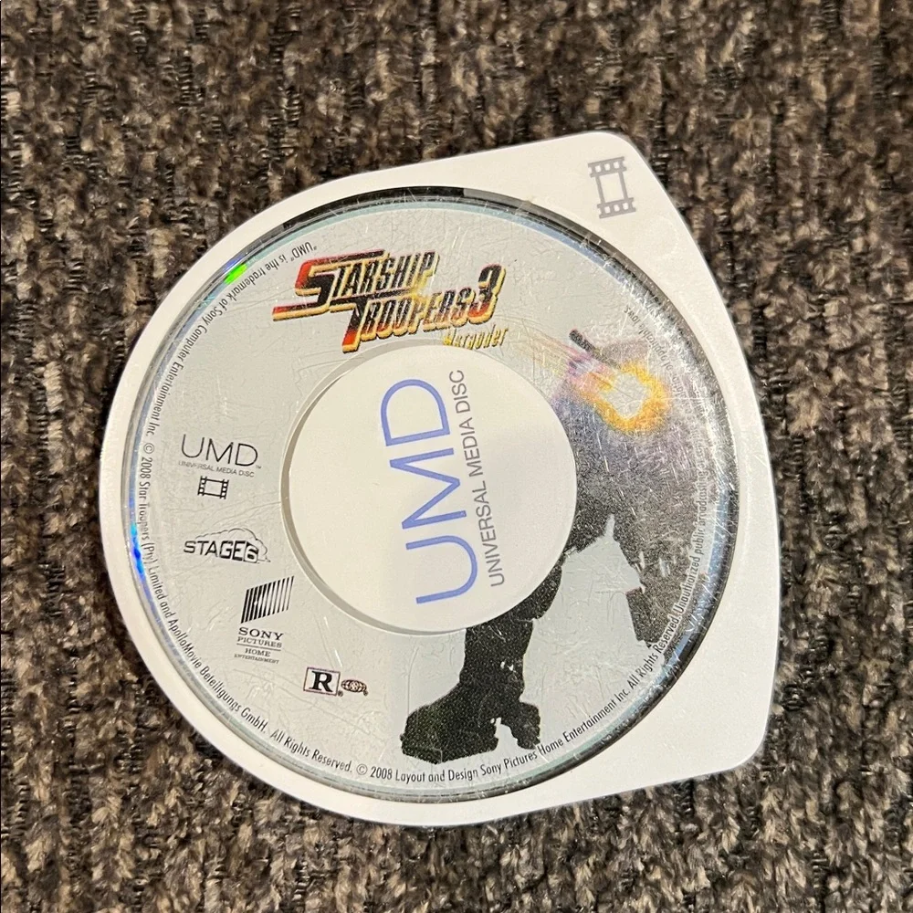 PSP UMD Movie Disc Lot of 17 with 2 Carrying Case